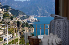 Гостиница Holiday-In-Amalfi  Амальфи